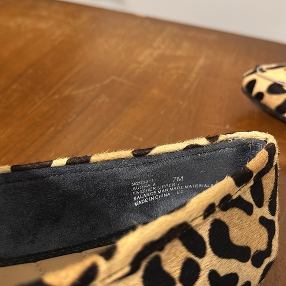 Me Too Audra loafer, genuine calf hair, tan large print jaguar, 7, NWT - Picture 6 of 7